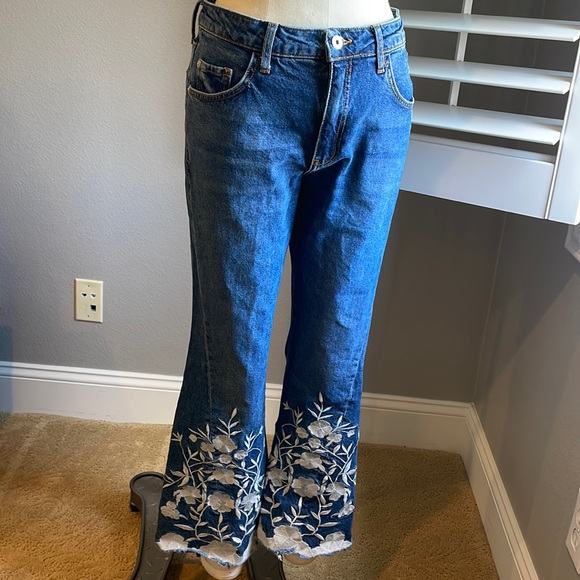 Anthropologie embroidery hem jeans 30 - Picture 3 of 8